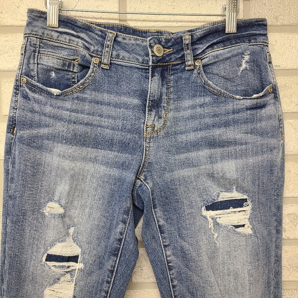 Maurices Distressed Patch Jeans Size 3 / 4 - Picture 2 of 6